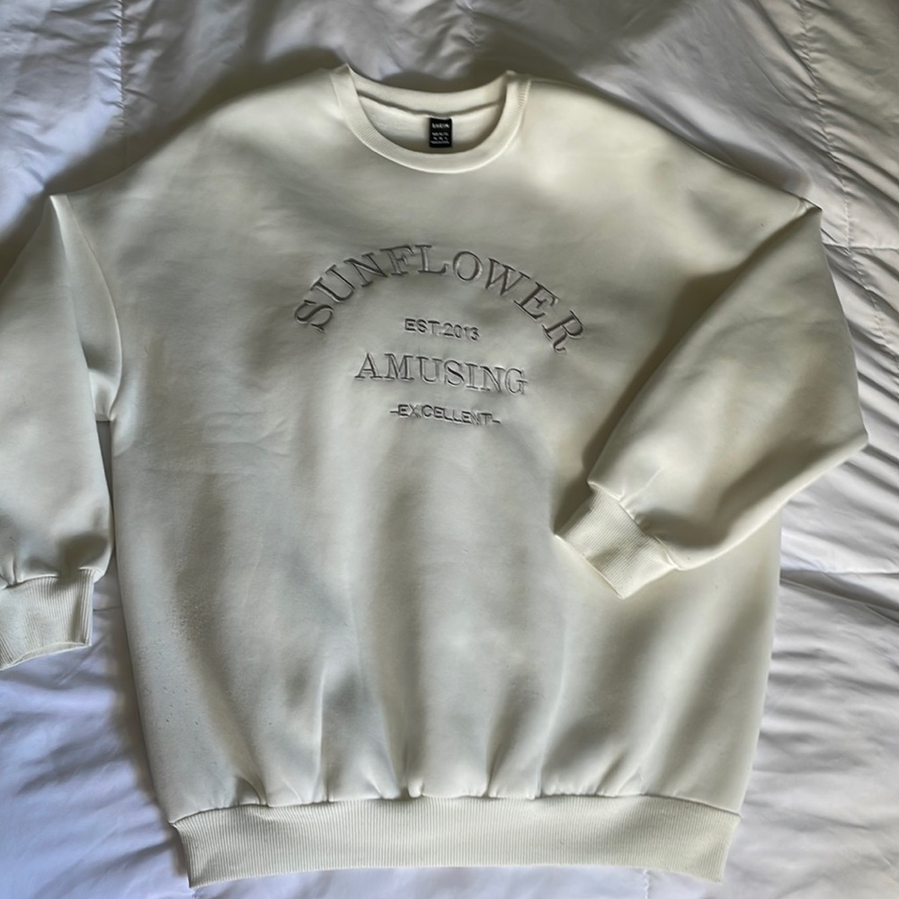 Oversized embroidered crewneck